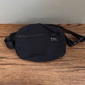 Lululemon clean lines belt bag, black